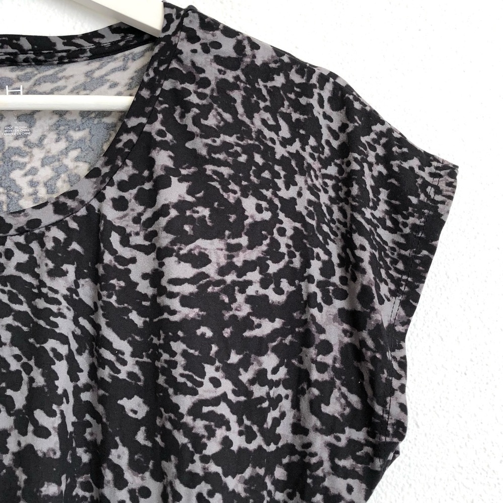 NWT H Halston Studio Black / Grey Abstract Animal Print Top Size XL - Picture 7 of 11